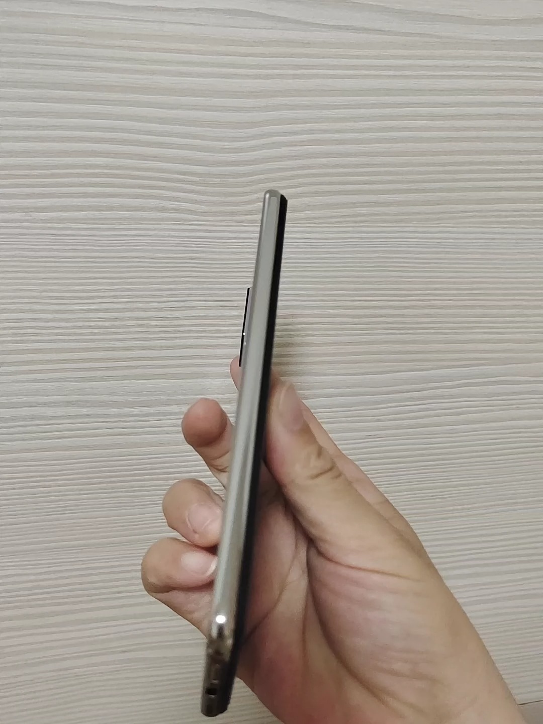 vivo S7 5G 8+128G手机 高通骁龙765 处理器 一体化双模5G 触摸灵敏二手机 有更换过一次最好国产屏。没有屏幕指纹，别的功能正常，原装系！触摸